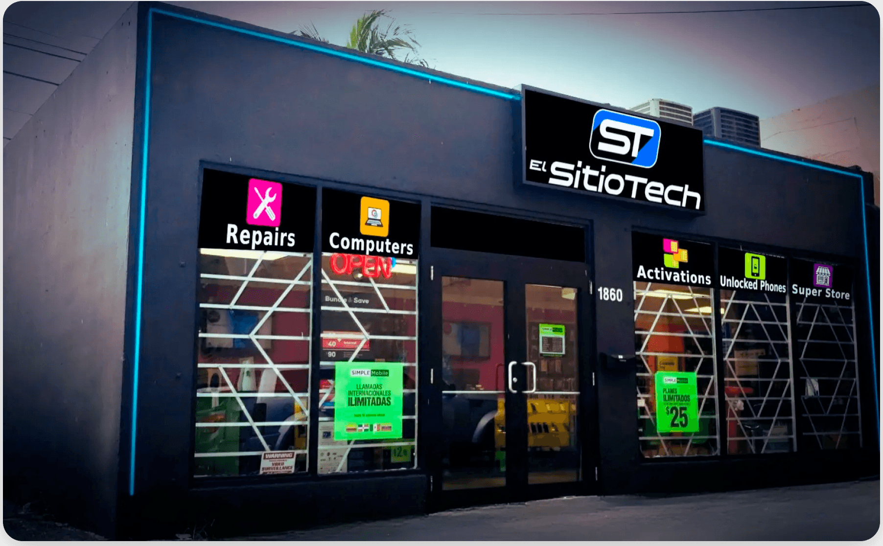 Inside El Sitio Tech store